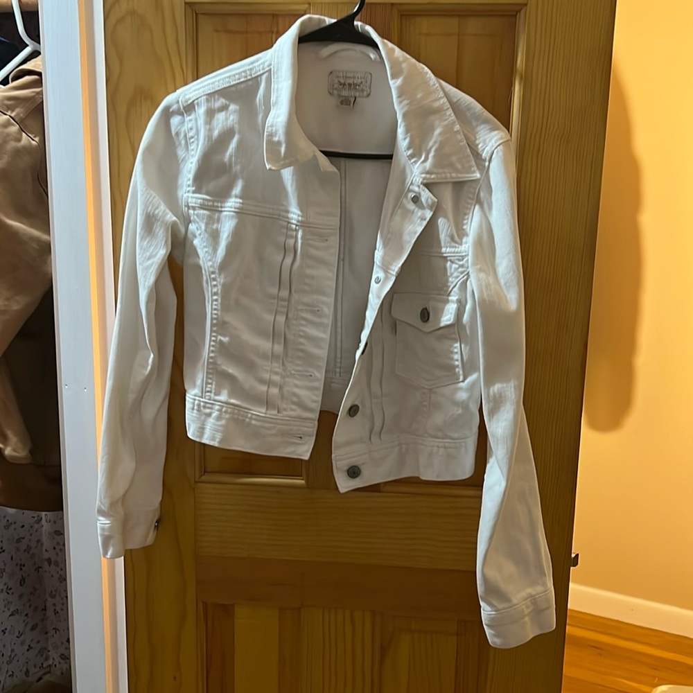 Levi’s crop white Jean jacket